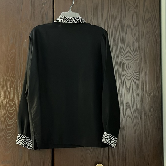 Quo Silk 100% silk black blouse with velvet cuff, button and collar. Size S - Picture 6 of 8
